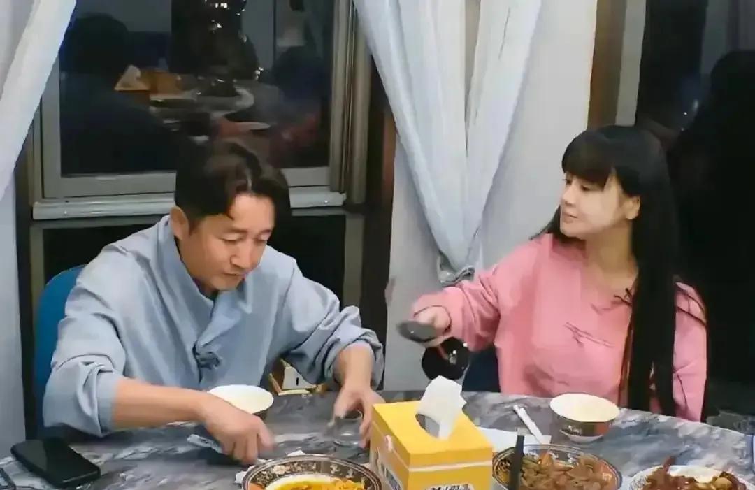 邹市明拒绝和冉莹颖沟通
我觉得是为了节目效果，
故意在镜头下放大矛盾，有分歧才能