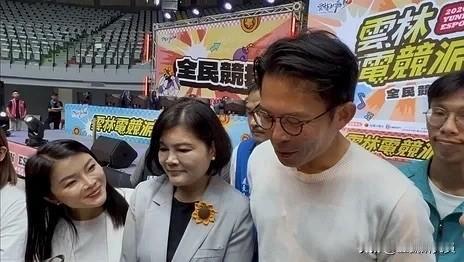 民众党主席黄国昌今（19日）南下云林，与云林县长张丽善、国民党云林县长参选人张嘉