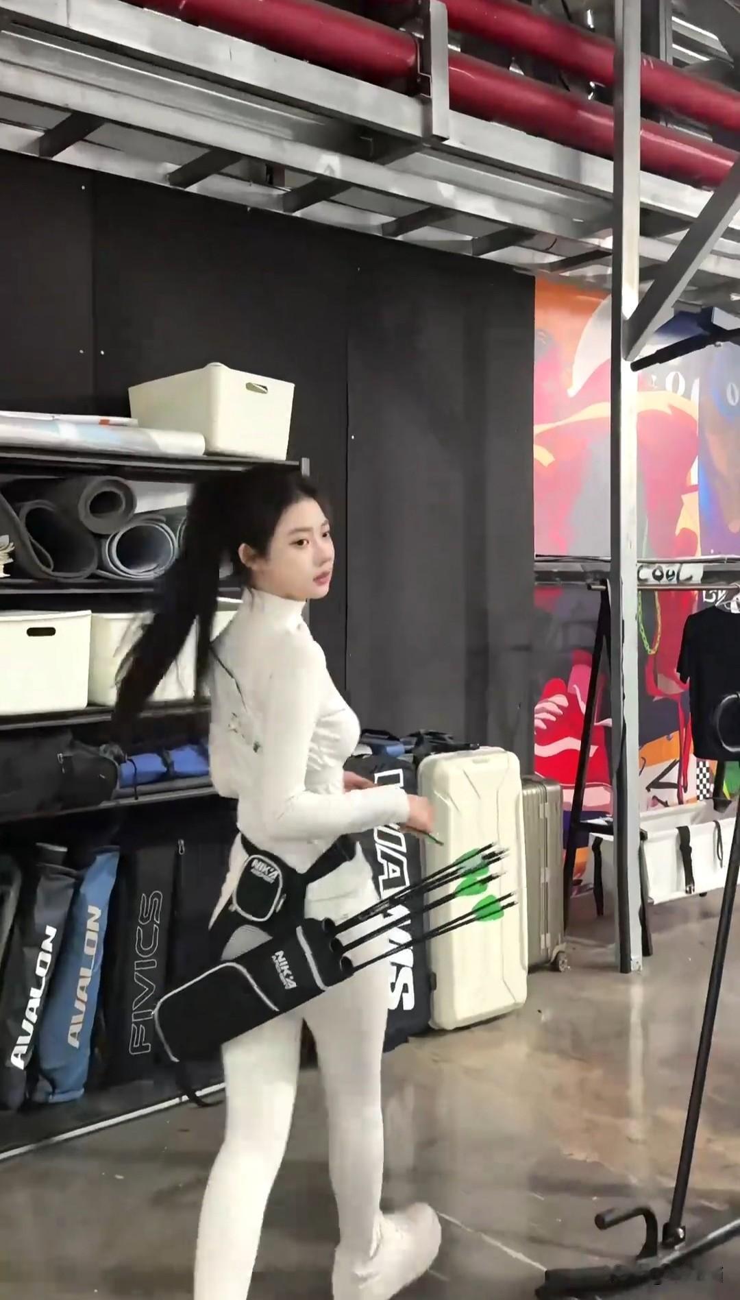 阻击时间一到，心动选手登场，直接把我拿捏得死死的！特别是那位射箭小姐姐，简直又拽