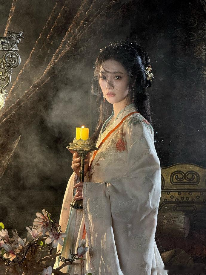 夏弃疾拍的朱丽岚美成这样 夏弃疾把朱丽岚的美拿捏得死死的！美貌与气质双在线，灵动