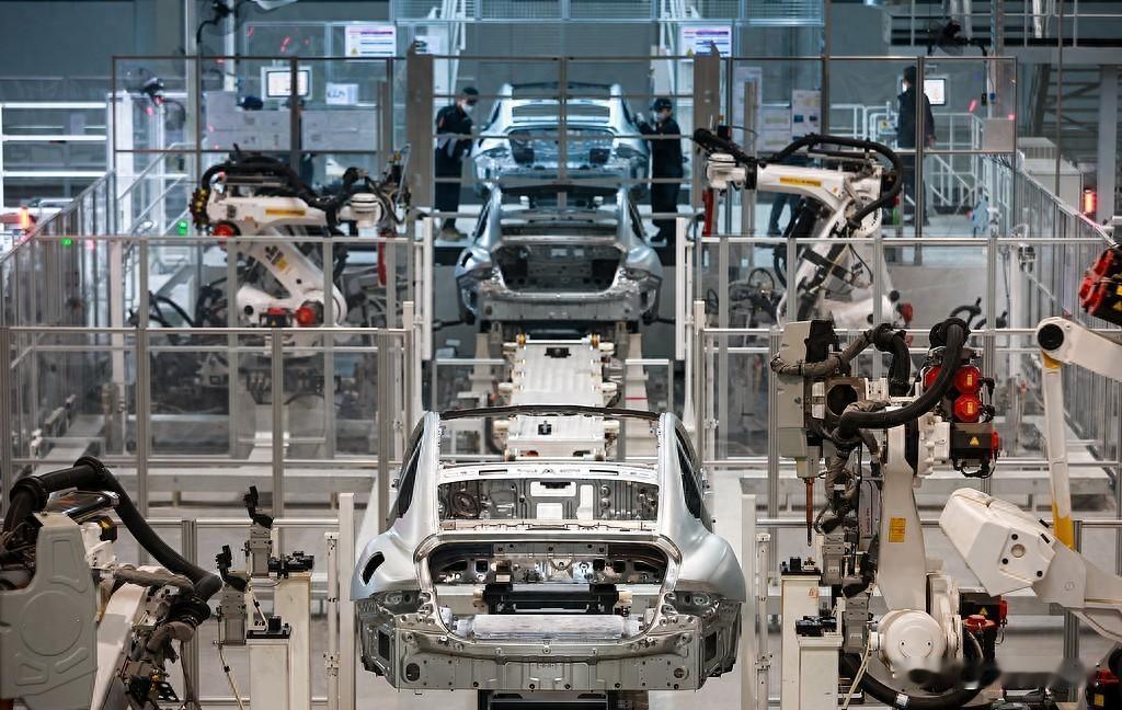 北京，小米工厂，外宾打卡{北京小米厂成网红，外宾抢着看，背后真相是啥}。
就在最