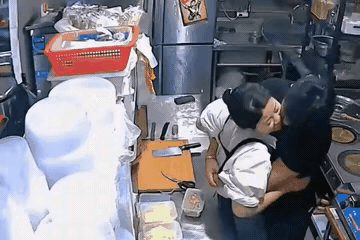 只要愿意，那里都是秀恩爱的战场。

社会百态