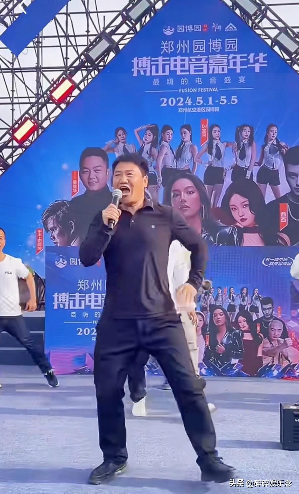 说到底，老陈哪是被工作压垮的——分明是被那333个嘉年华，一把推上了人生“高光”