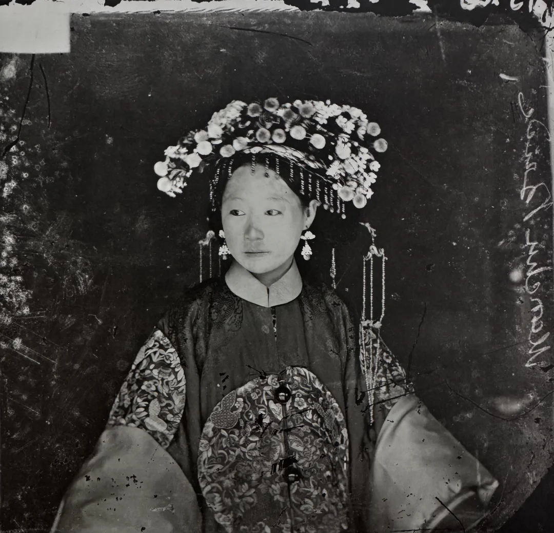 150年前的北京满族新娘～她好像不太开心