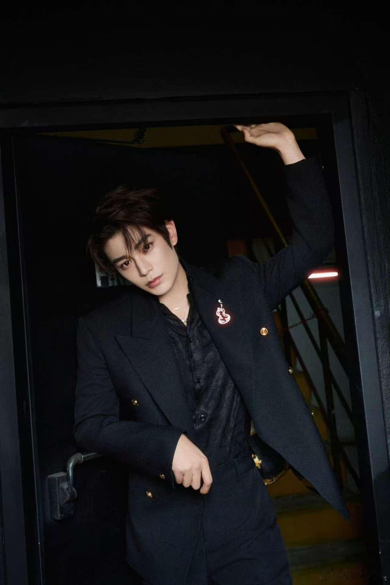 丁禹兮解构摩登锋芒丁禹兮步履书写棱角丁禹兮步履书写棱角，解构摩登锋芒，[抓狂][