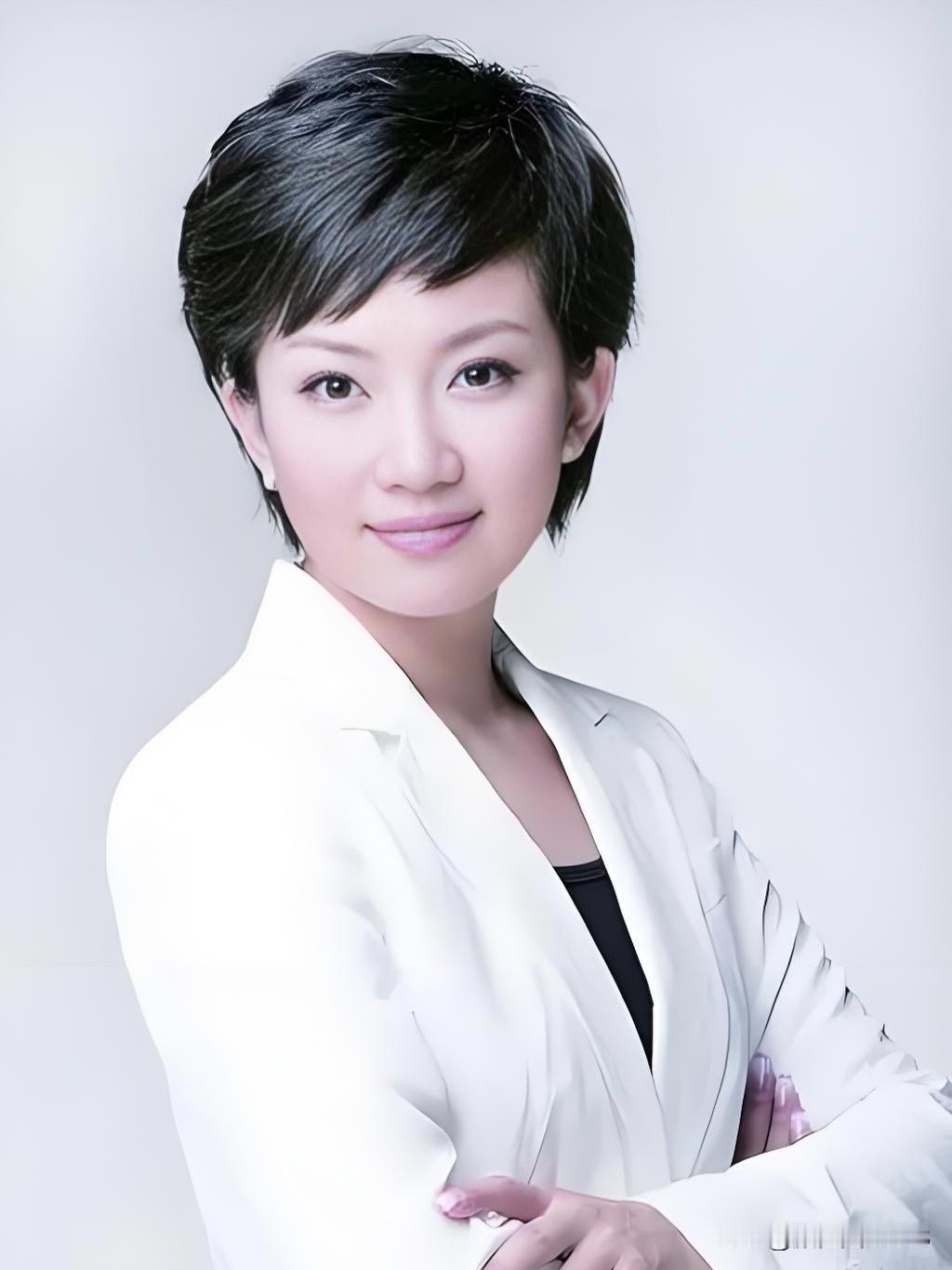 王端端，央视中文国际频道主持人，端庄大气，亲和自然，以专业素养传递中国声音，展现