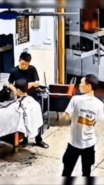 天下奇闻千千万，理发店里占一半！在广东一家理发店内被监控记录下的离奇事件，当晚理