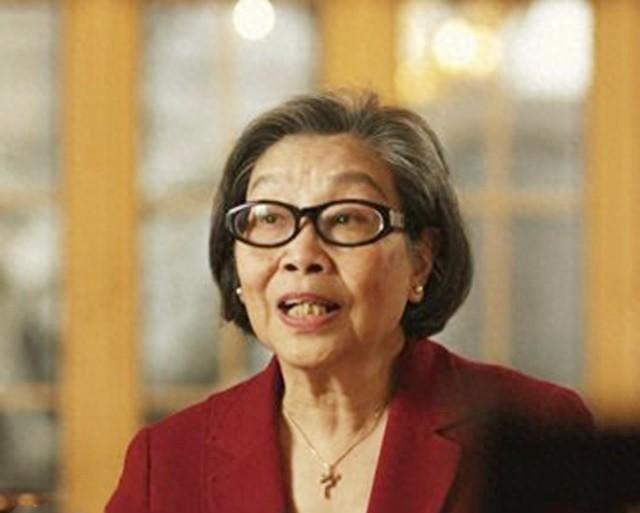 2001年，一位71岁的老妇携丈夫来到上海市宁海西路。

六十年光阴像泛黄的老照