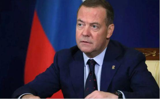 一旦战争打响，中国面临的第一波攻击，可能不是导弹，而是冻结3万亿外汇、切断SWI