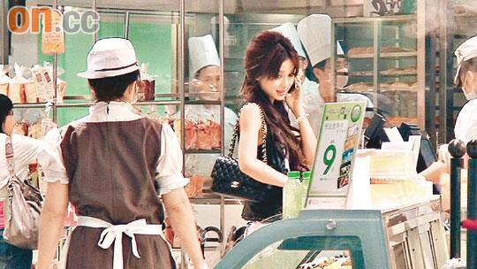 angelababy *杨颖 香港记者拍的小鼻古早味十足​​​