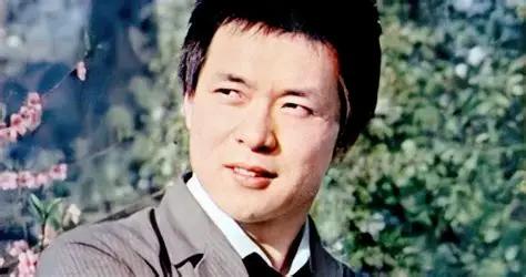 1982年，刘晓庆到南京演出，遇见了正在拍戏的迟志强，晚上几杯酒下肚后，刘晓庆让