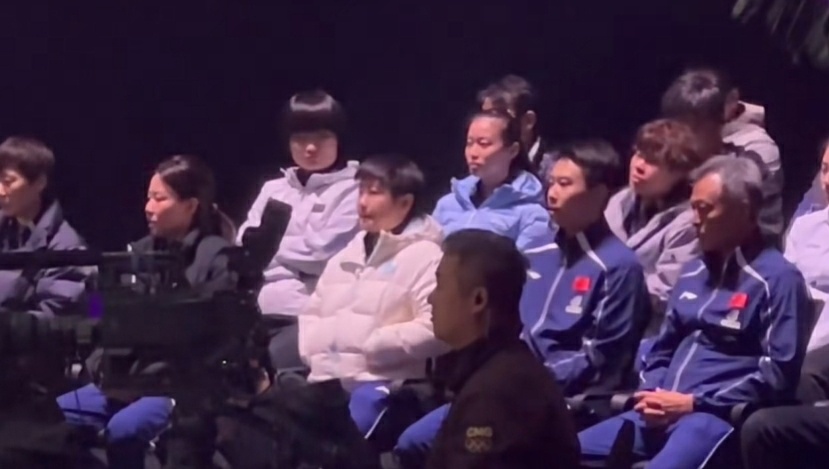 孙颖莎观战女单决赛 WTT重庆冠军赛女单决赛，蒯曼对阵张本美和。从现场球迷拍摄的