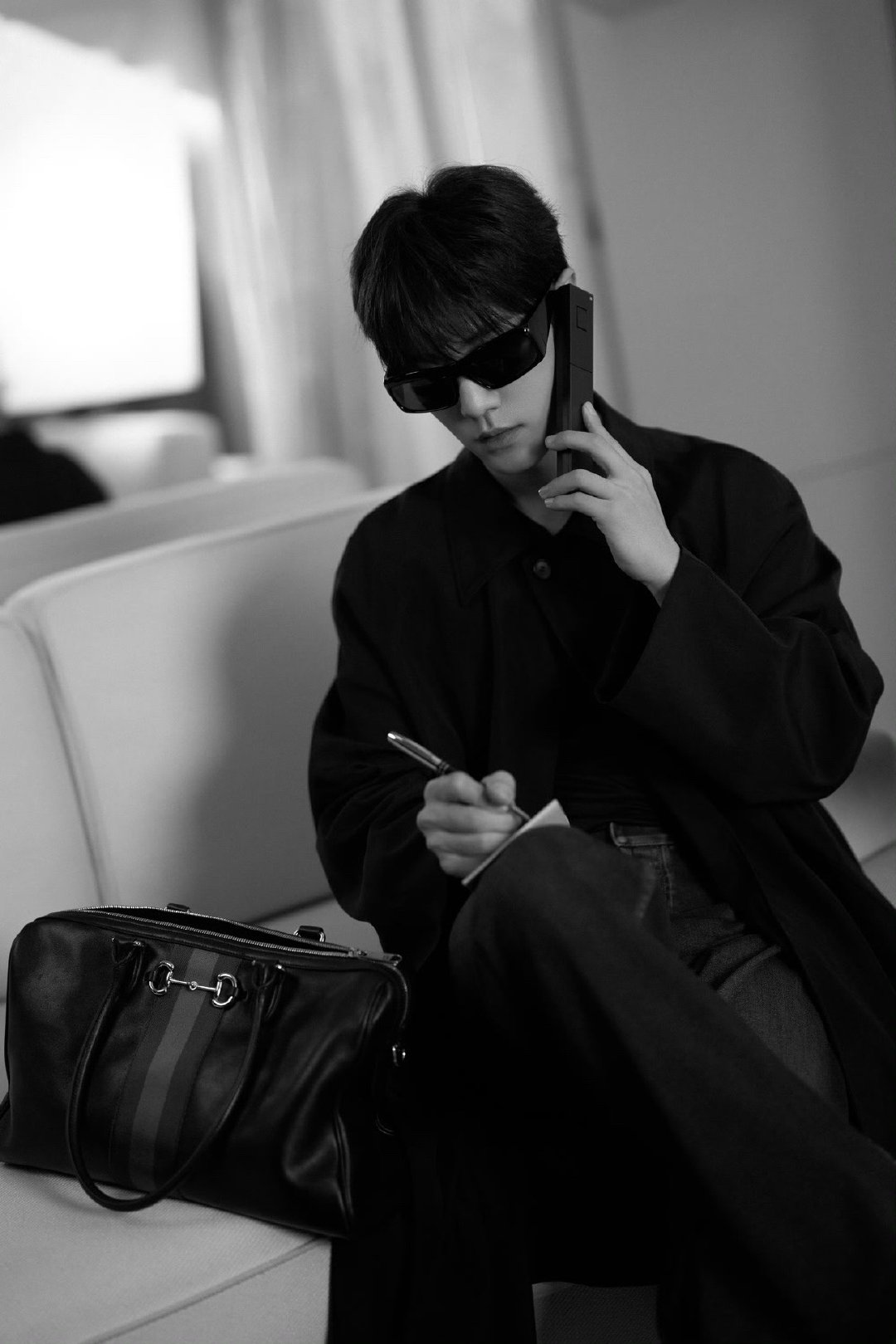 肖战闪现gucci大秀肖战gucci大秀全黑啊啊闪现gucci大秀 