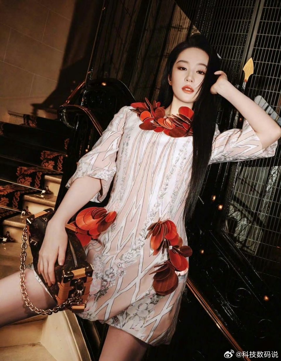 睡前忍不住分享给你们看看漂亮姐姐是不是很好看？刘亦菲ins更新看秀照