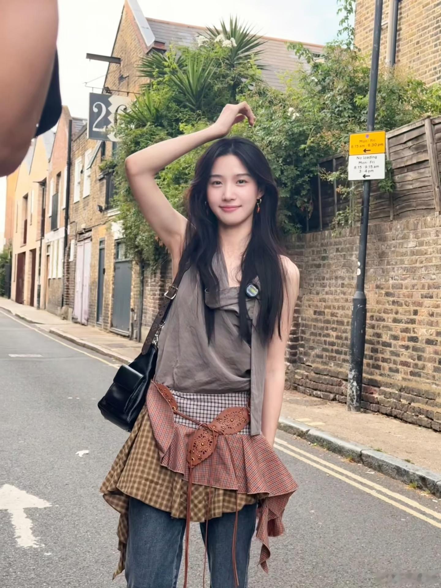 卢昱晓发自拍被骂只会萌萌的道歉这个卢昱晓真的好可爱啊！如果你惹到了她，那算你踢到