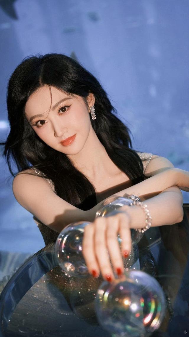 景甜滴血认亲这段景甜你在用你美丽的脸做什么谁能拒绝接地气的景甜？不顾偶像包袱还原