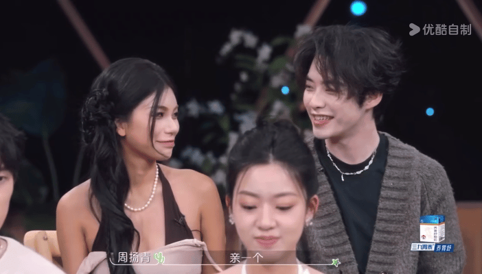 康康奶绿kiss  康康奶绿kiss真的甜到我了，两位也太般配啦，要永远幸福哦[