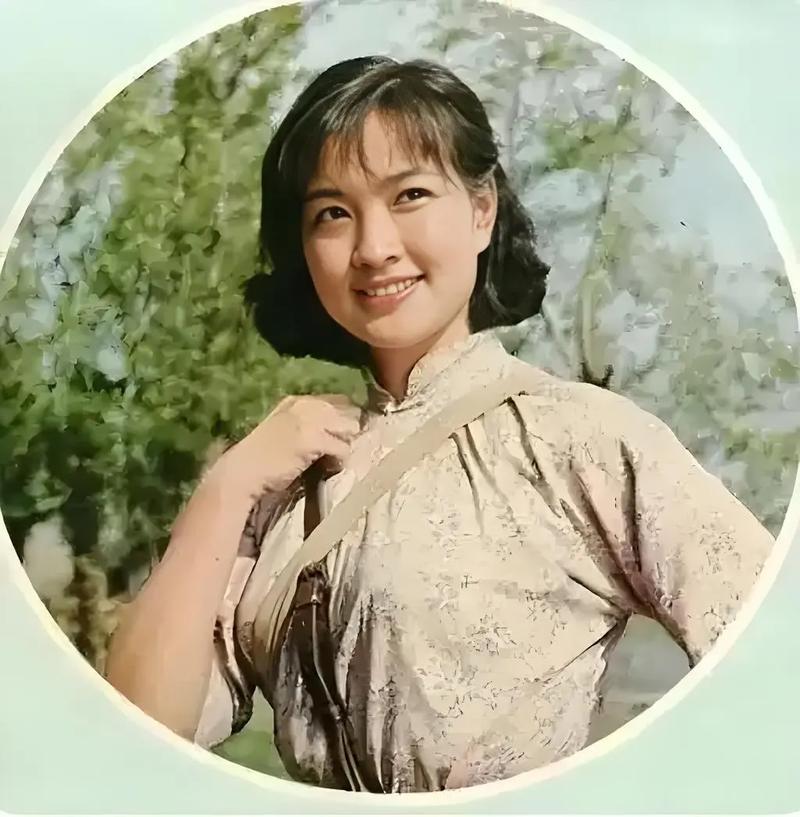 同为著名的影视演员王志文和刘晓庆。他们两人对待人生的老去有着不同的方式，王志文是