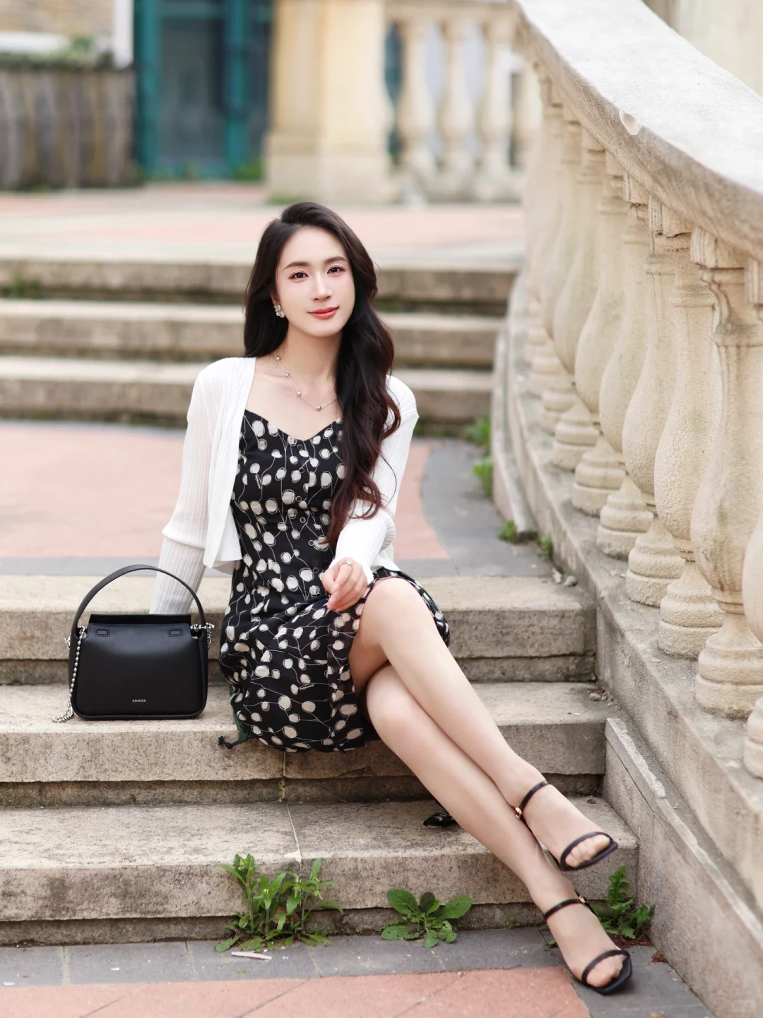 春夏怎么能少了黑色碎花弱👗