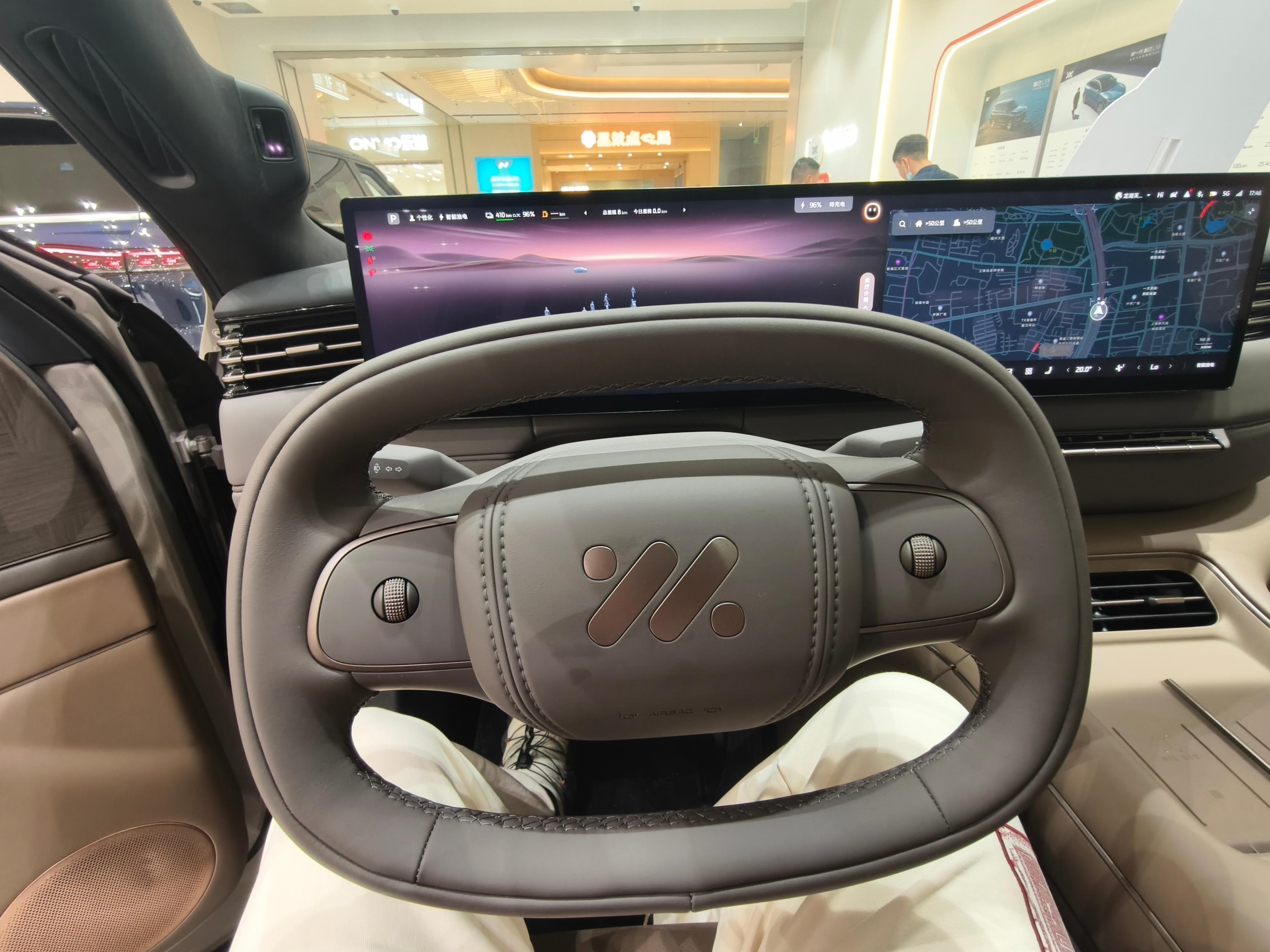 今年好几个车型都要搭载线控转向，很多人可能会觉得线控转向适应不了，或者说万一方向