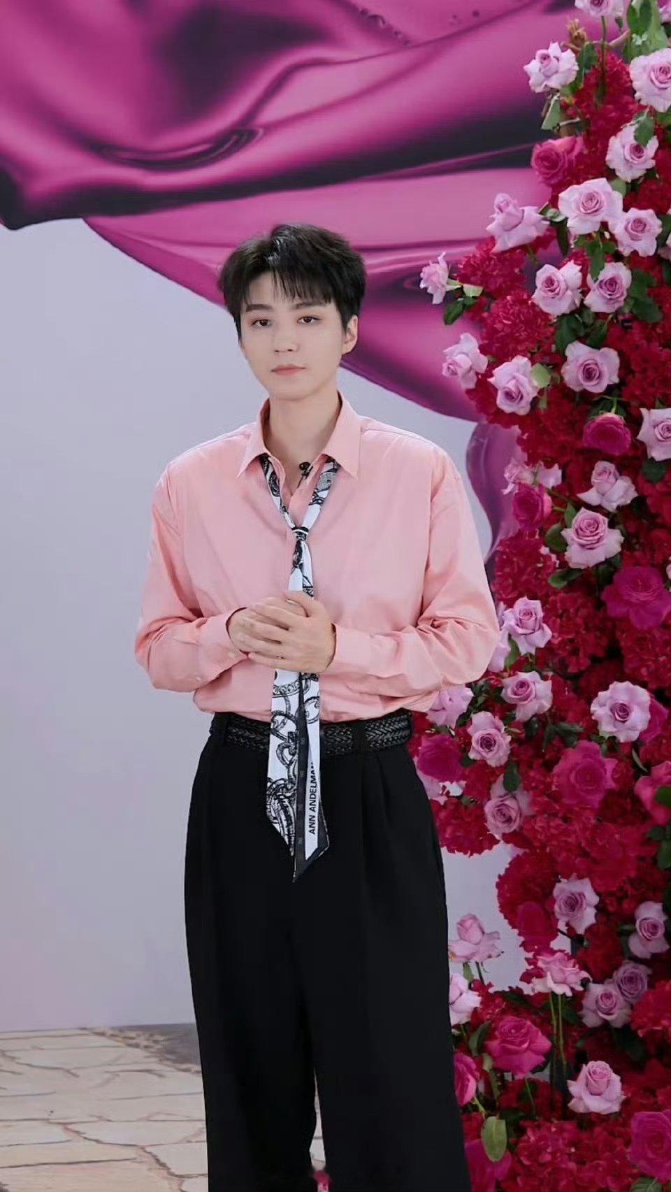 王俊凯今晚品牌直播状态怎么样 
