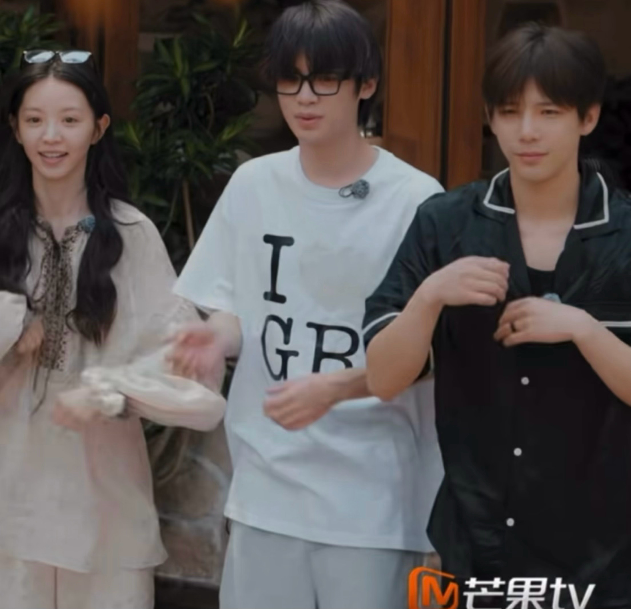 清纯素颜猪黄明昊忙忙碌碌寻宝藏2