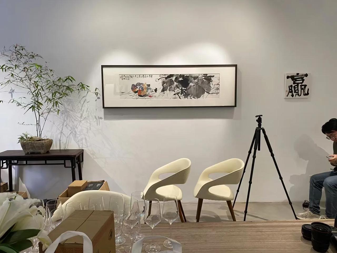 “舒卷任天真 —— 范存刚书画展”。

今天下午在七九八艺术园区“开拍国际艺术空