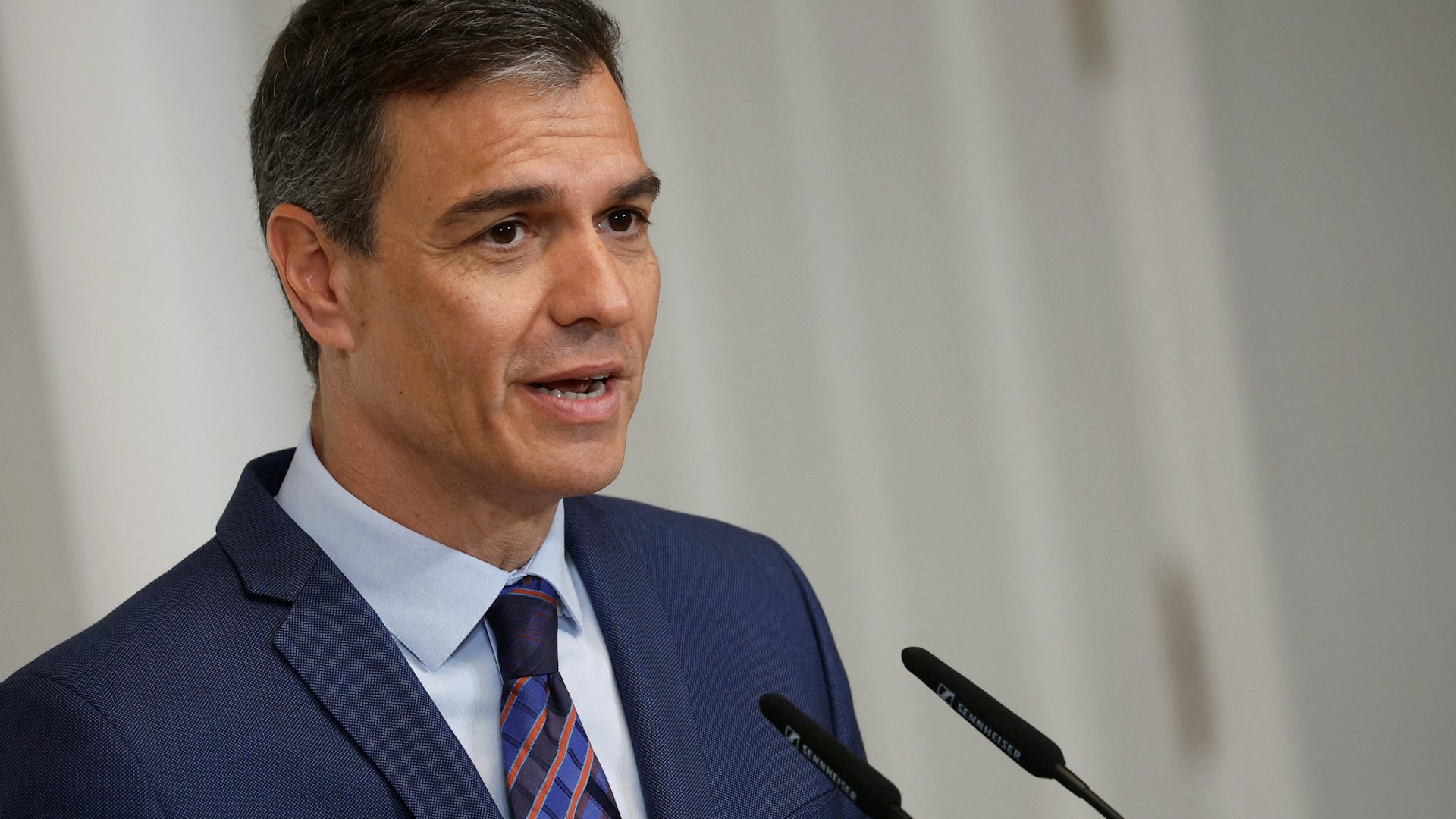 据参考消息网报道，西班牙首相桑切斯公开谴责以色列对黎巴嫩发动的猛烈攻击，直言相关