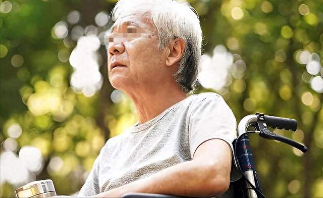 提醒：大脑开始痴呆的第一信号，散步时就知道？很多人都没放心上