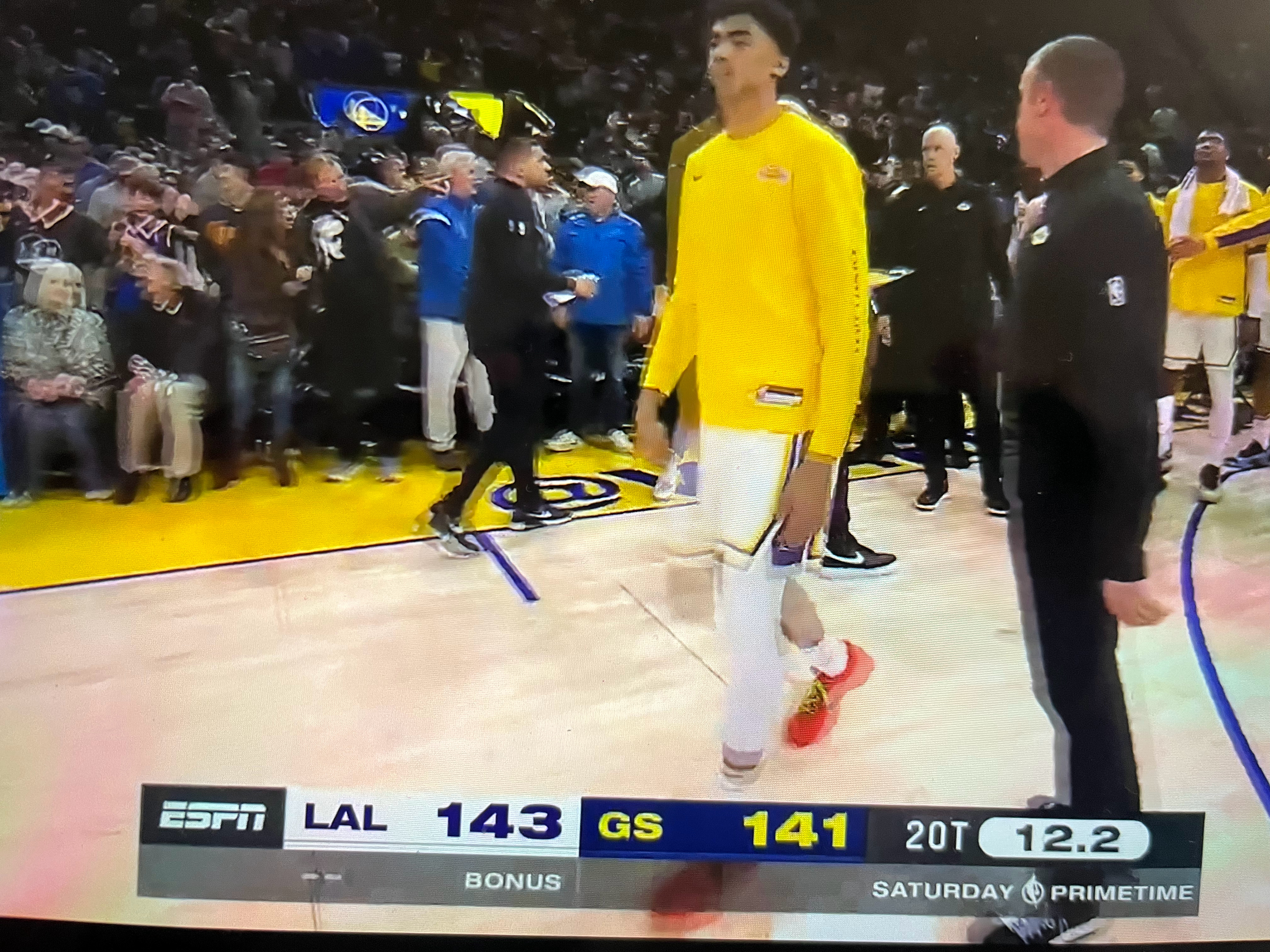 又要加时吗[笑哈哈][笑哈哈]预测格林一个假手递手拿下两分#湖勇大战##湖人vs