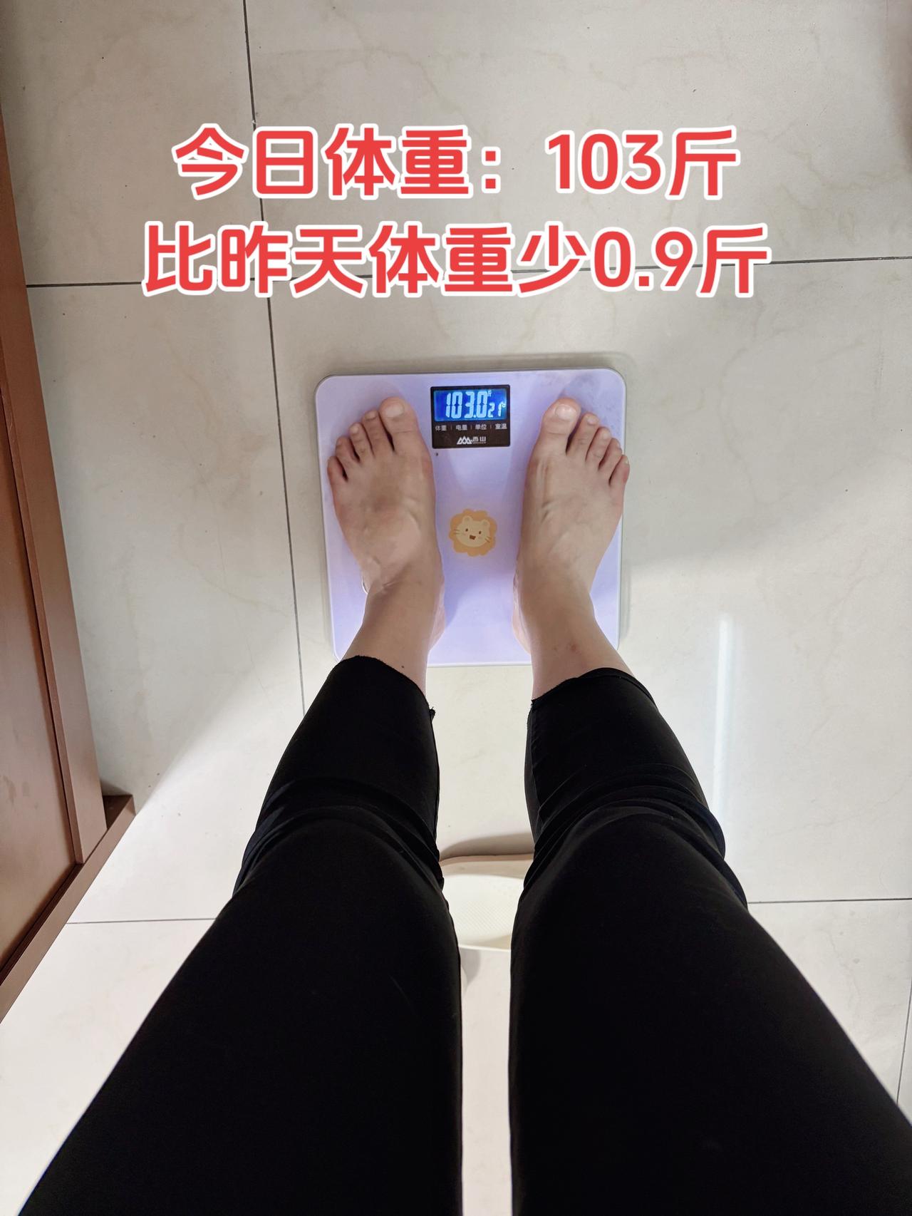 自律减脂健康餐，目标95斤，加油
今日减脂早餐：全麦面包+鸡蛋+苹果+豆浆