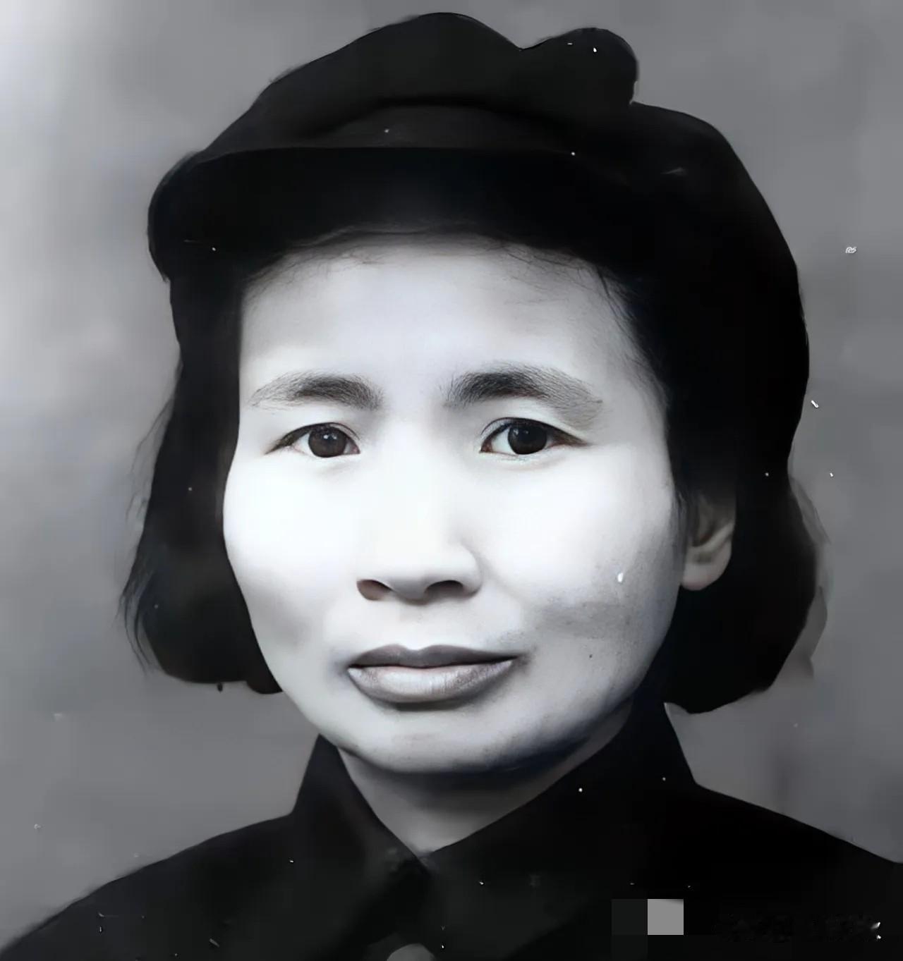 1933年，地下党钱瑛撤退时不幸被捕。她为了不暴露身份，借口肚子疼要去上厕所，趁