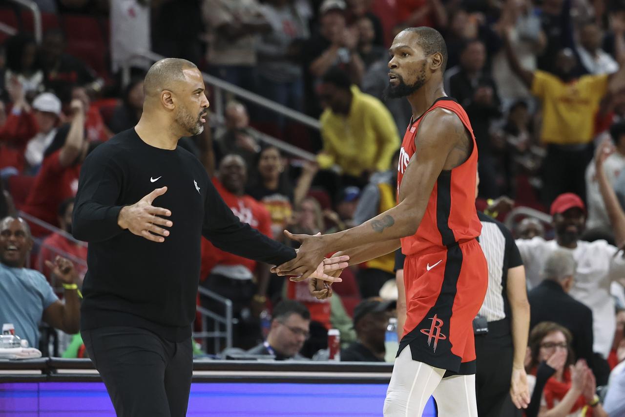 不得不说，火箭2连败，原因就出在这3个方面，申京和乌度卡要背锅！

第一：关键球