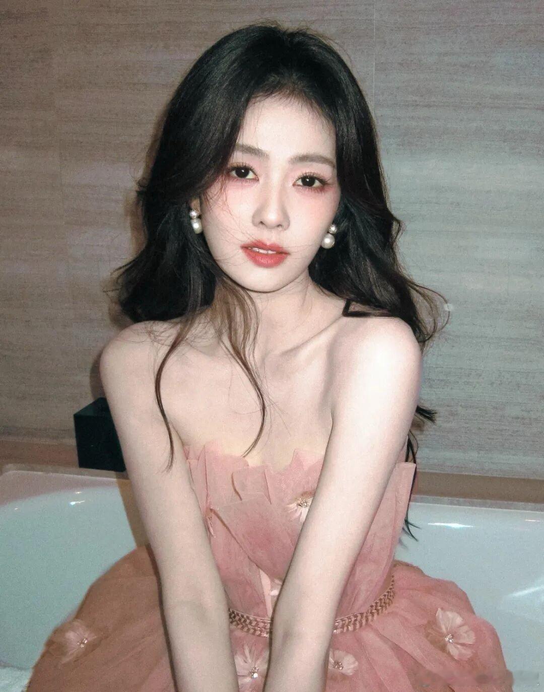 🍉🍍收拾收拾开始为下部剧做准备了，🐧职场都市戏，她是平台很好过会的🌸之一