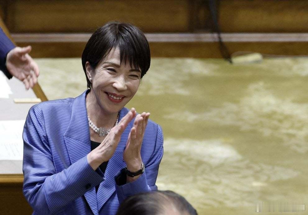 高市早苗称，她对与中国进行对话持开放态度。 