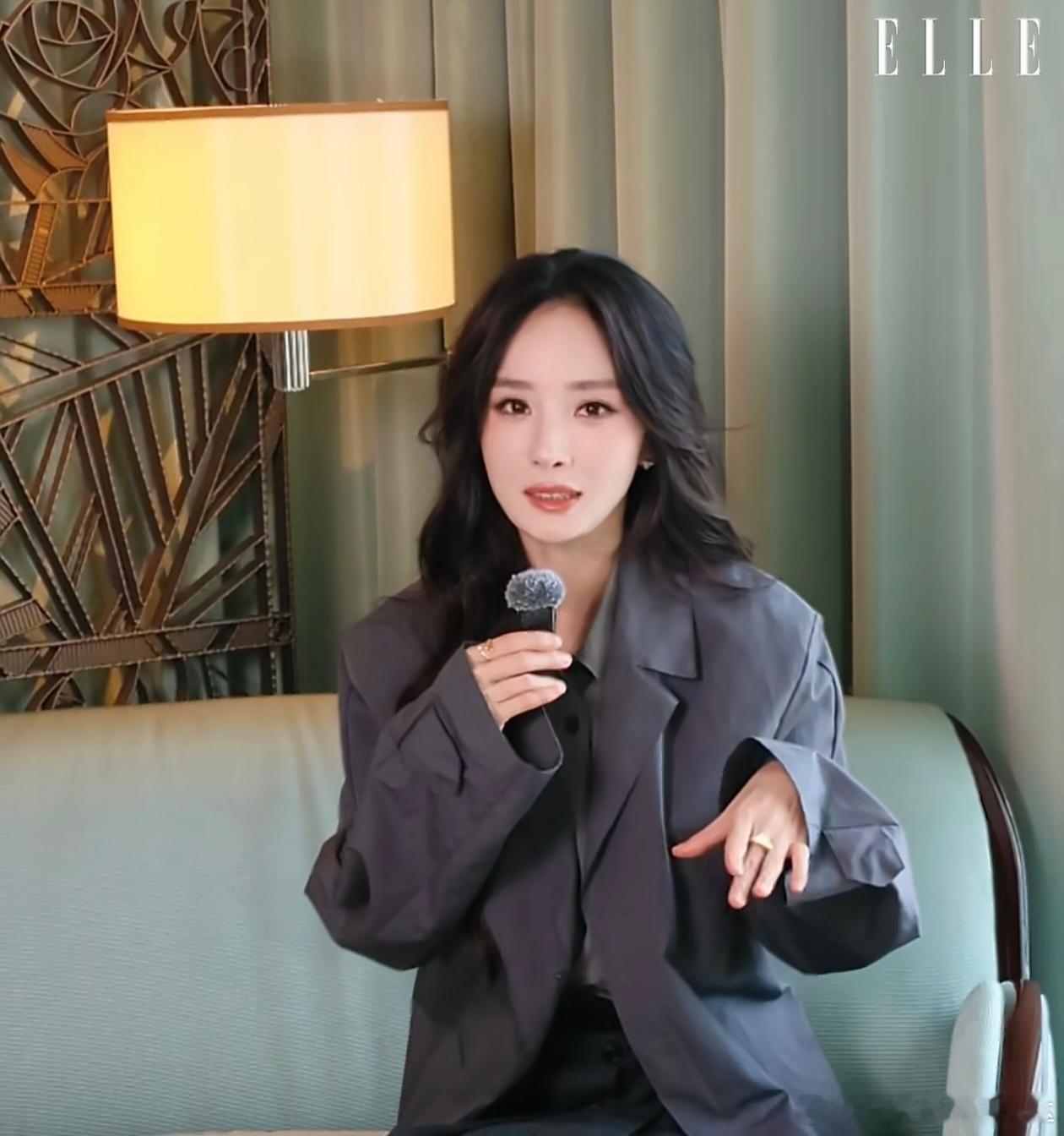 杨幂12年后的退休计划杨幂状态是真的冻龄啊，看着好松弛，完全妈咪级别