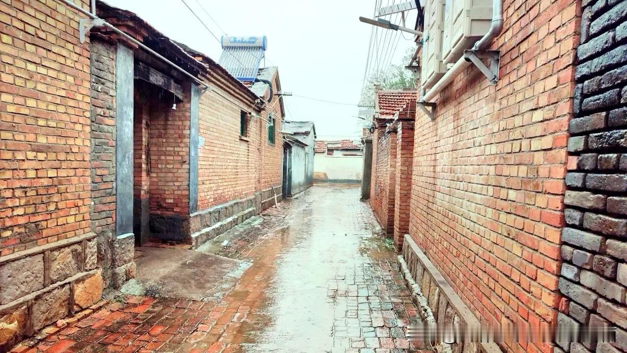 哪种布局更有利于安全健康呢：农家土炕三墙倚，楼房卧床四面离。

从小睡惯了鲁西北