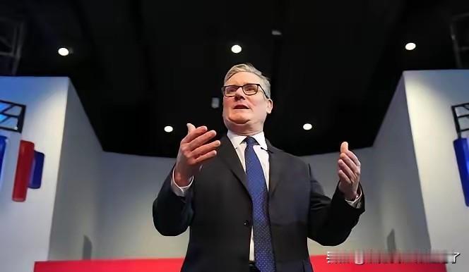 斯塔默还是被激“怒”了，他在离开中国之前，在社交媒体上发了一篇严厉的小作文，打算