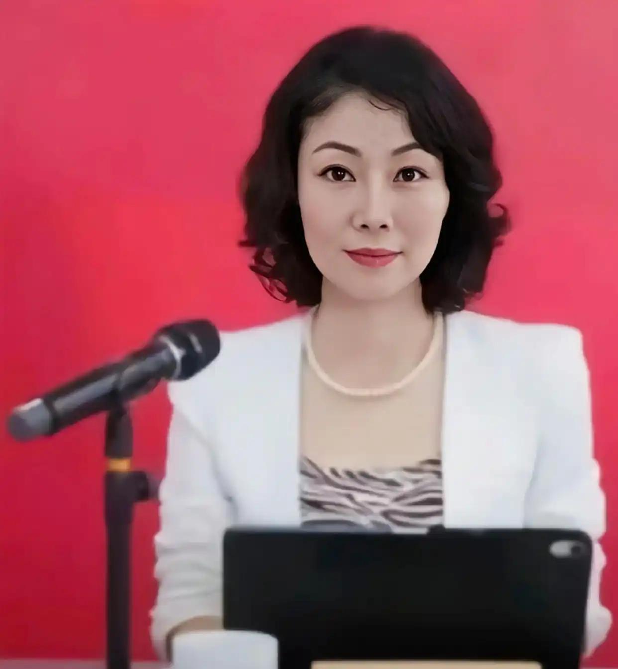 中国最贵的女秘书：年薪849万，虽已年近50岁了，还像个少女。这位女秘书就是朱旭