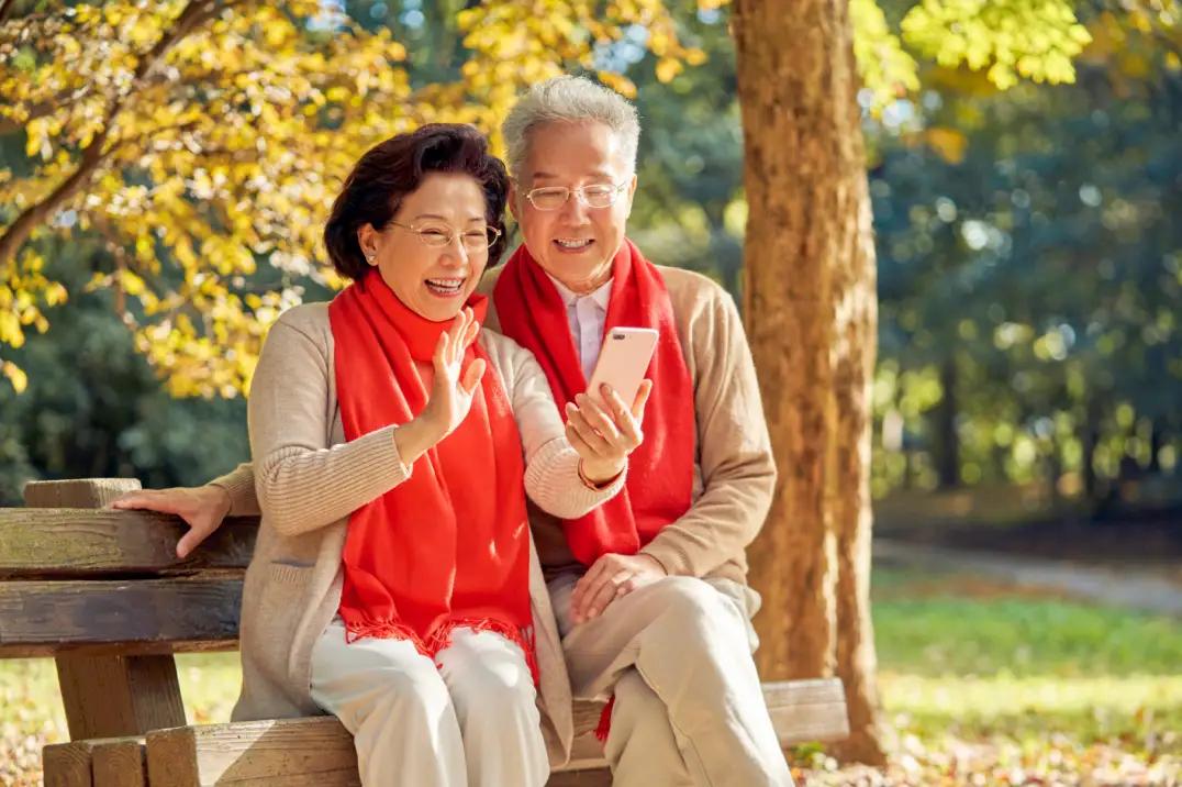 晚年被算命先生盖章“上等命”的6个特征，中了3条以上，基本躺赢80岁！

算命摊