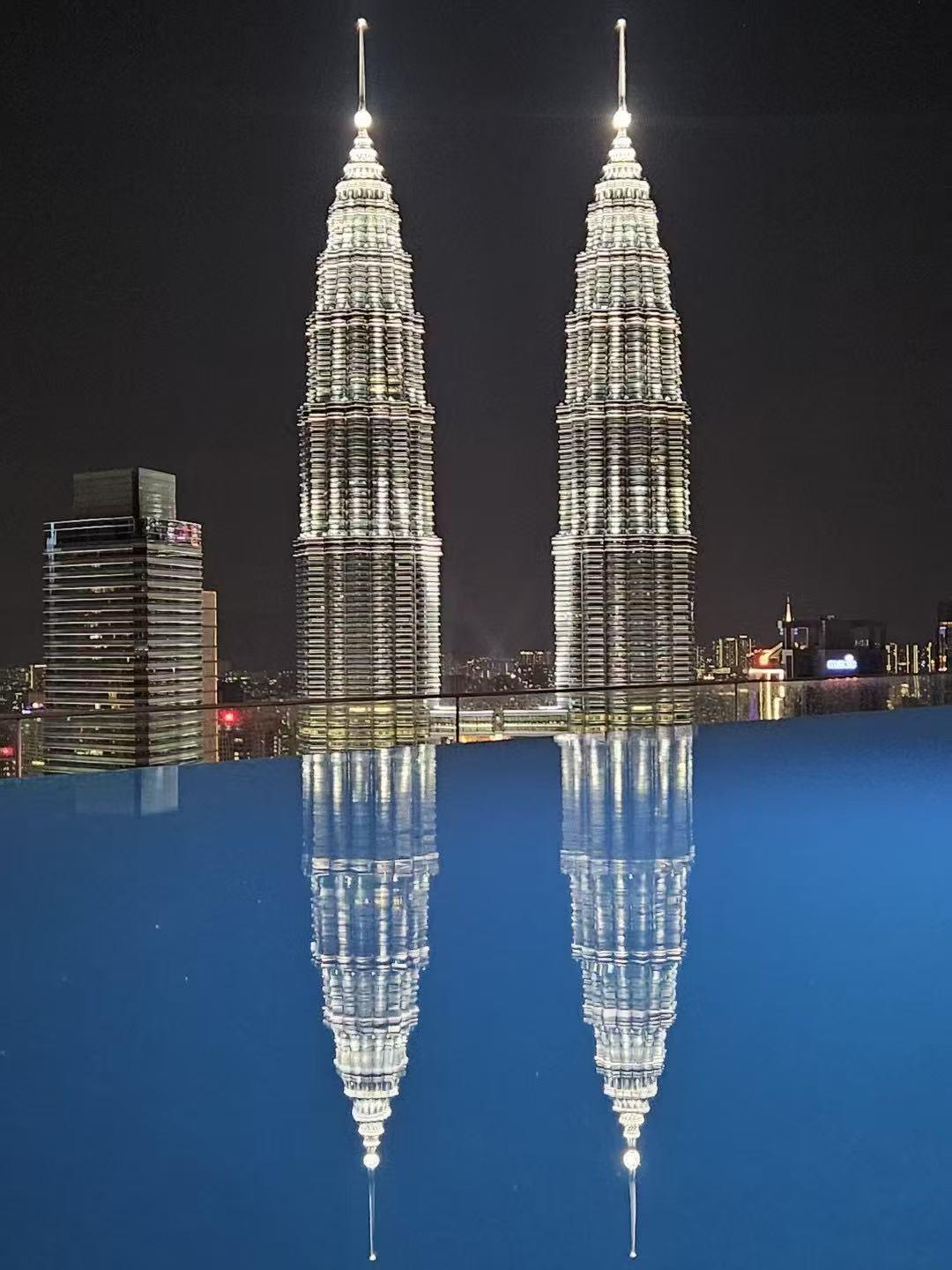 大A这几天的猛涨，真跟坐火箭似的，太疯狂啦！股神巴菲特说“你们贪婪，我恐惧，你们