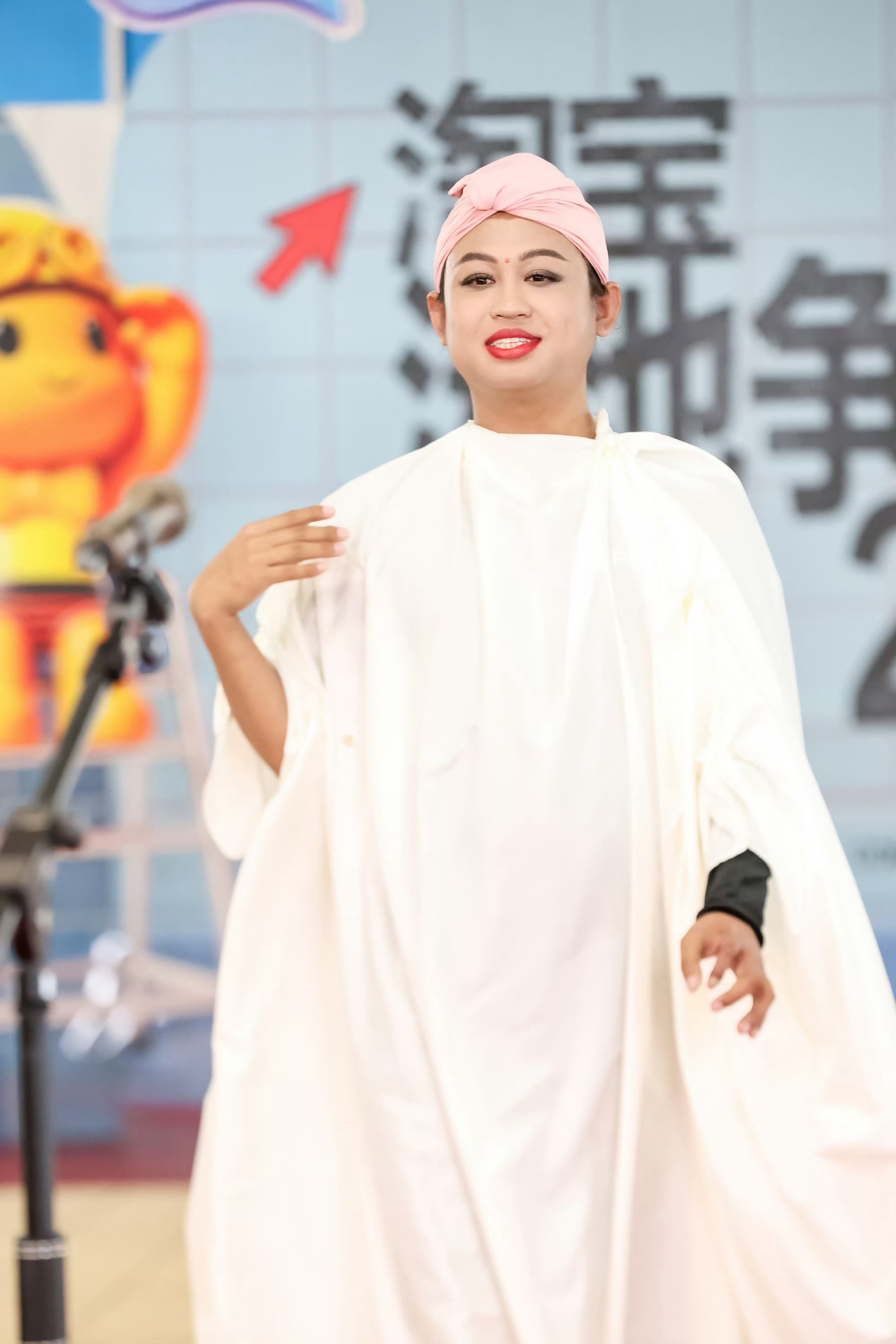 现在的泳帽有多抽象现在泳帽设计真的脑洞大开，这款乡土花布款式直接刷新认知，复古接