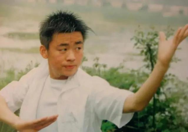 甄子丹在接受采访时，对王宝强的武术造诣给予了高度评价。他认为，王宝强比他的任何一