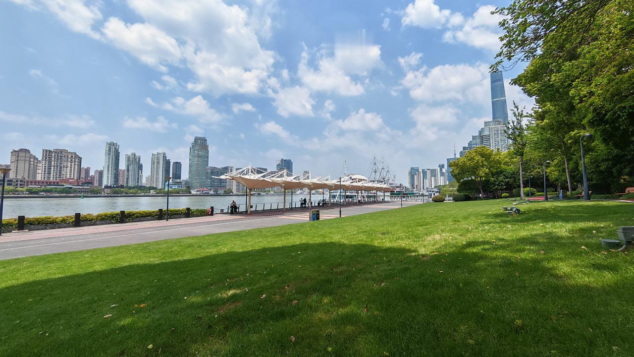 上海的南京步行街和外滩，简直是这座城市的魅力担当！之前去南京步行街，那场面，人挤