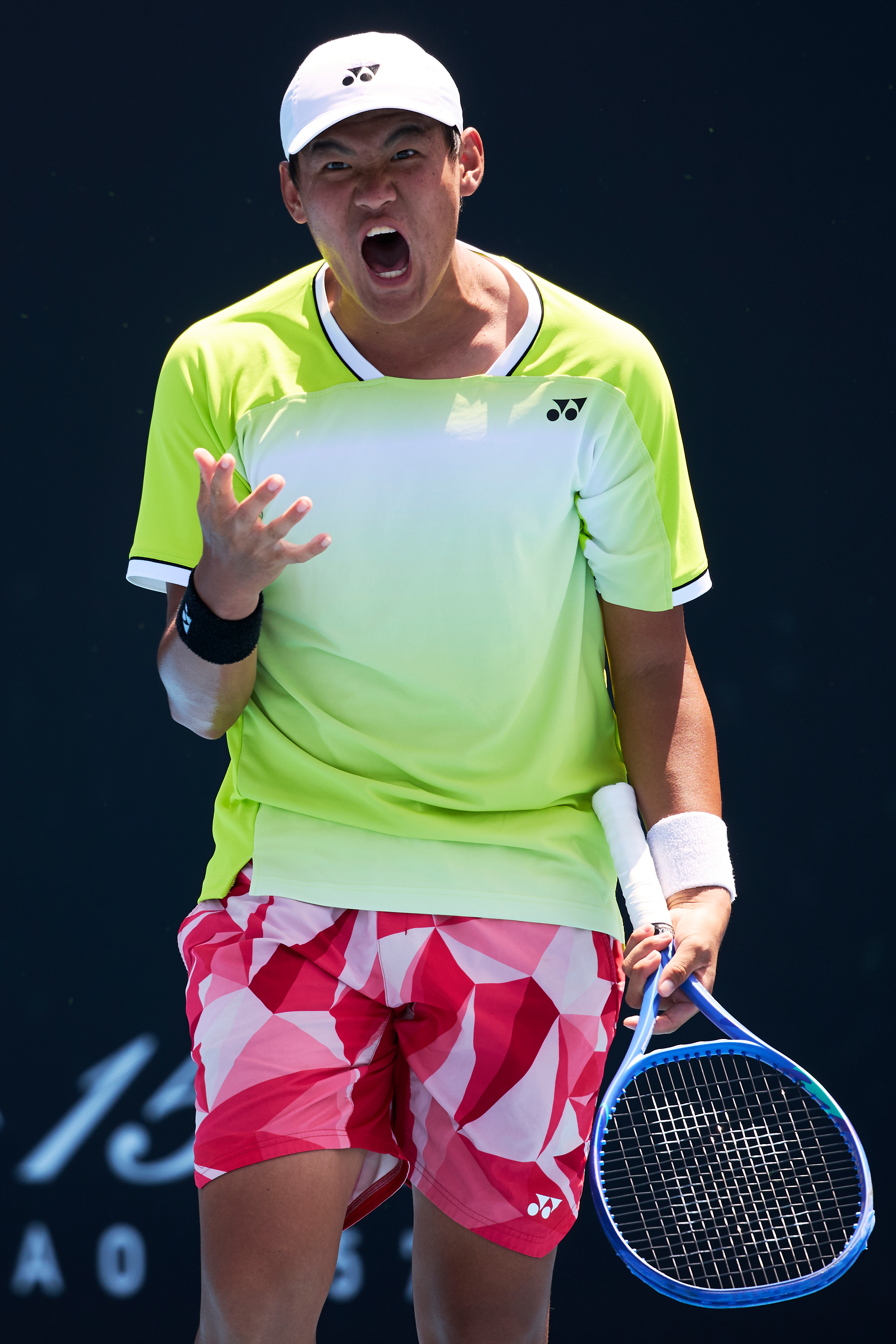 中国男网新力量康凯高歌首次亮相大满贯舞台，青春无畏虎虎生威！第一时间把中国青少年