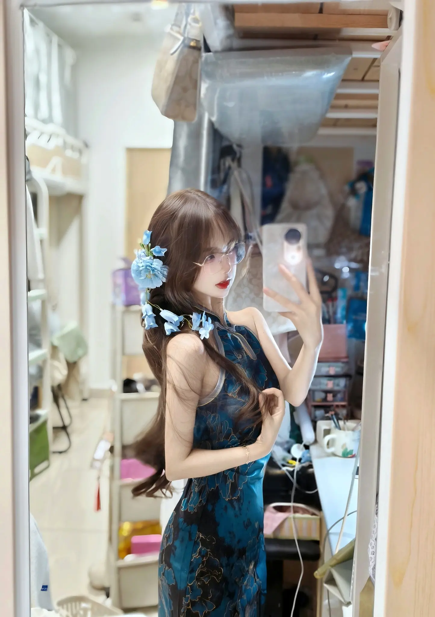 往事漫随流水，算来一梦浮生