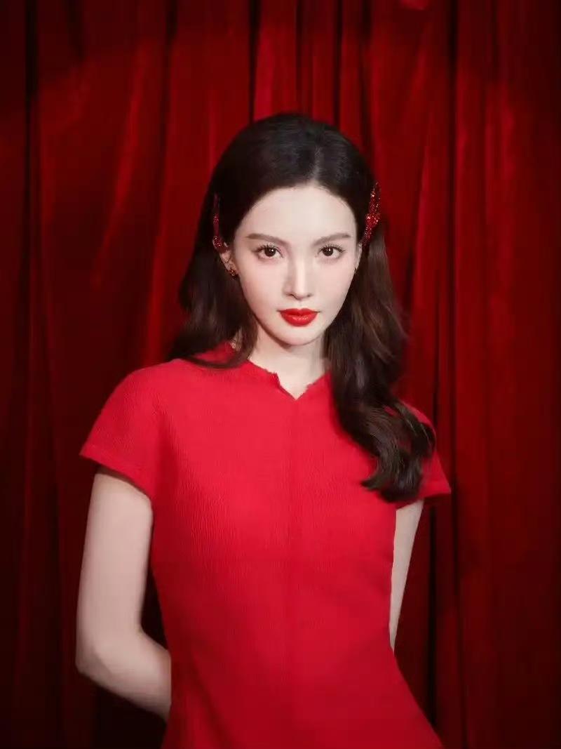 辟谣！金晨未被封杀！旧闻重翻引争议，警方通报还原全部真相
 
网传金晨遭封杀消息