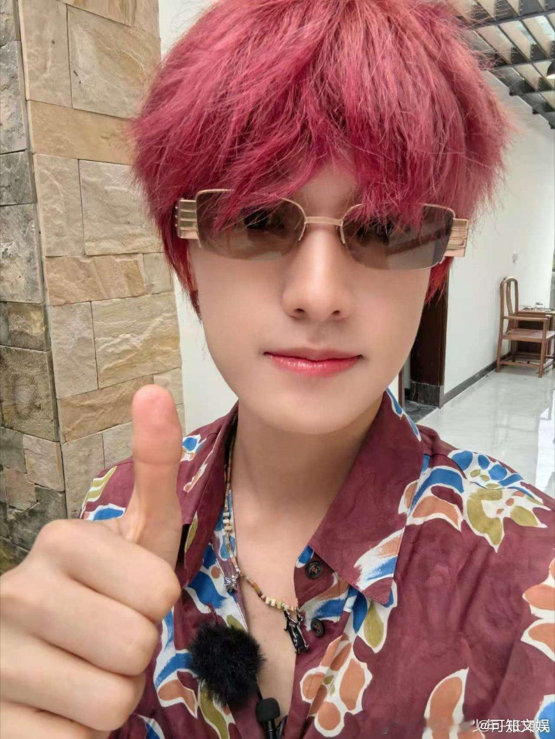 张泽禹红发花衬衫张泽禹花衬衫张泽禹红发花衬衫，帅，哇喔哇喔 ​​​