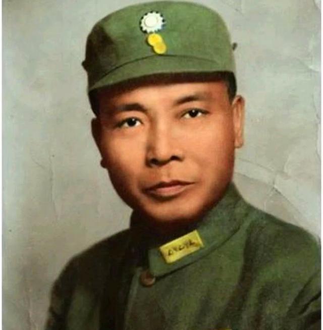 王劲哉是国军中的异类，绰号“王老虎”。他年少时，家乡野狼出没。一次他设下铁夹捕获