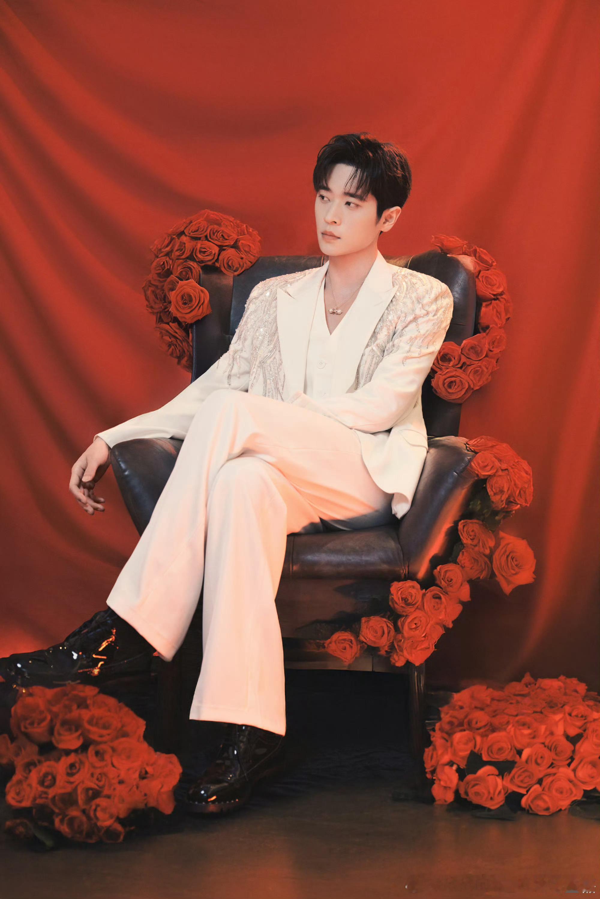 丞磊 CL丞磊成何体统 CL丞磊夏侯澹四季弥漫花庄园，我躯壳里裁募瑰花杖裹着情意